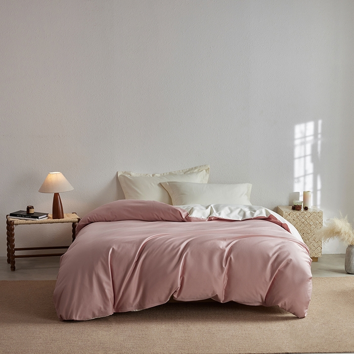 91家纺网 家纺一手货源 找家纺 轩和家居 2025新款50S贡缎长绒棉纯棉单被套单品被套被套单件 复古粉+奶芋黄