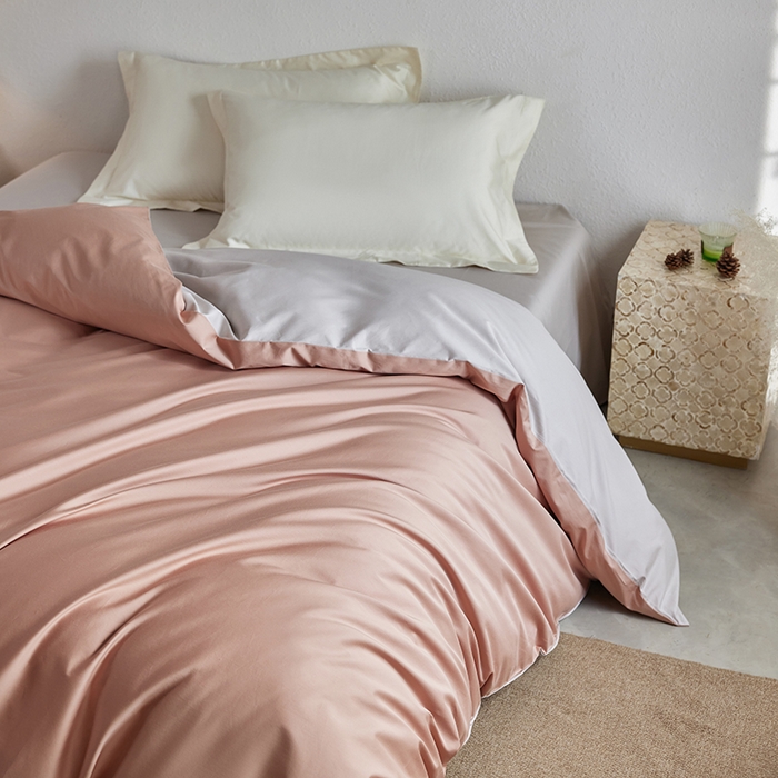 91家纺网 家纺一手货源 找家纺 轩和家居 2025新款50S贡缎长绒棉纯棉单被套单品被套被套单件 罗卡芙+迷雾灰