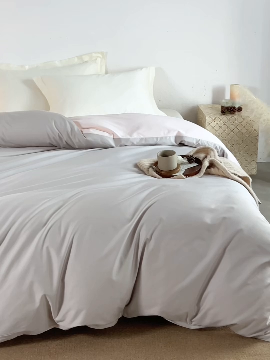 91家纺网 家纺一手货源 找家纺 轩和家居 2025新款50S贡缎长绒棉纯棉单被套单品被套被套单件 迷雾灰+夏恋粉