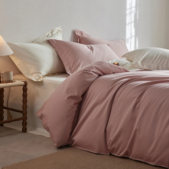 91家纺网 家纺一手货源 找家纺 轩和家居 2025新款50S贡缎长绒棉纯棉四件套 复古粉+奶芋黄