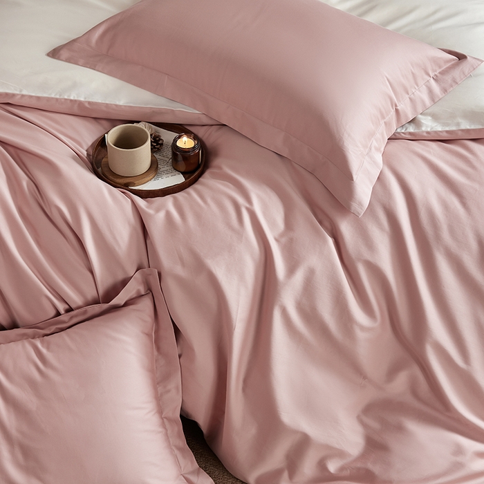 91家纺网 家纺一手货源 找家纺 轩和家居 2025新款50S贡缎长绒棉纯棉四件套 复古粉+奶芋黄