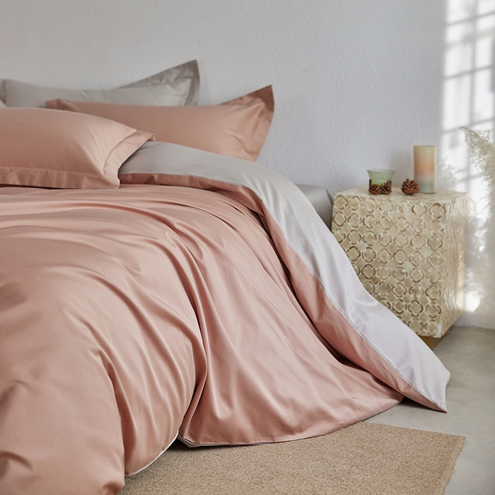 91家纺网 家纺一手货源 找家纺 轩和家居 2025新款50S贡缎长绒棉纯棉四件套 罗卡芙+迷雾灰