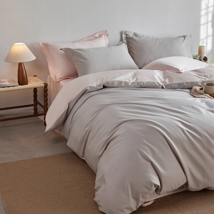 91家纺网 家纺一手货源 找家纺 轩和家居 2025新款50S贡缎长绒棉纯棉四件套 迷雾灰+夏恋粉