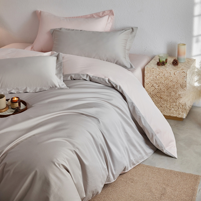 91家纺网 家纺一手货源 找家纺 轩和家居 2025新款50S贡缎长绒棉纯棉四件套 迷雾灰+夏恋粉