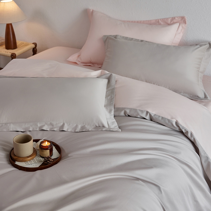 91家纺网 家纺一手货源 找家纺 轩和家居 2025新款50S贡缎长绒棉纯棉四件套 迷雾灰+夏恋粉