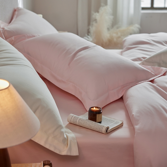 91家纺网 家纺一手货源 找家纺 轩和家居 2025新款50S贡缎长绒棉纯棉四件套 夏恋粉