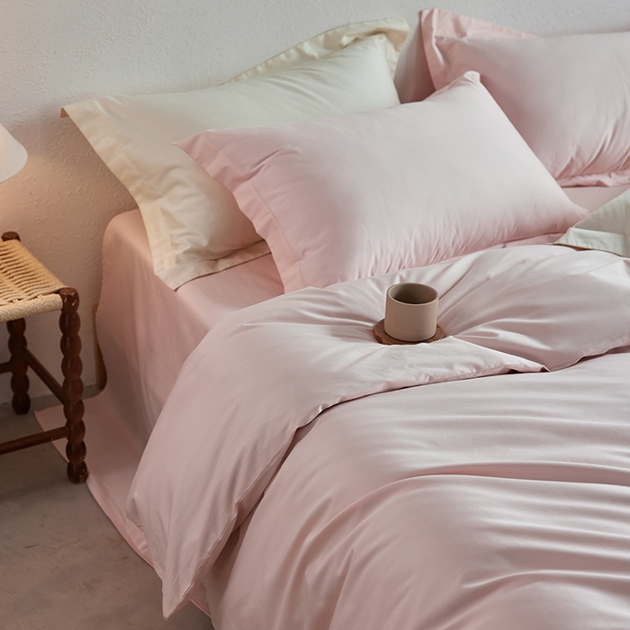 91家纺网 家纺一手货源 找家纺 轩和家居 2025新款50S贡缎长绒棉纯棉四件套 夏恋粉