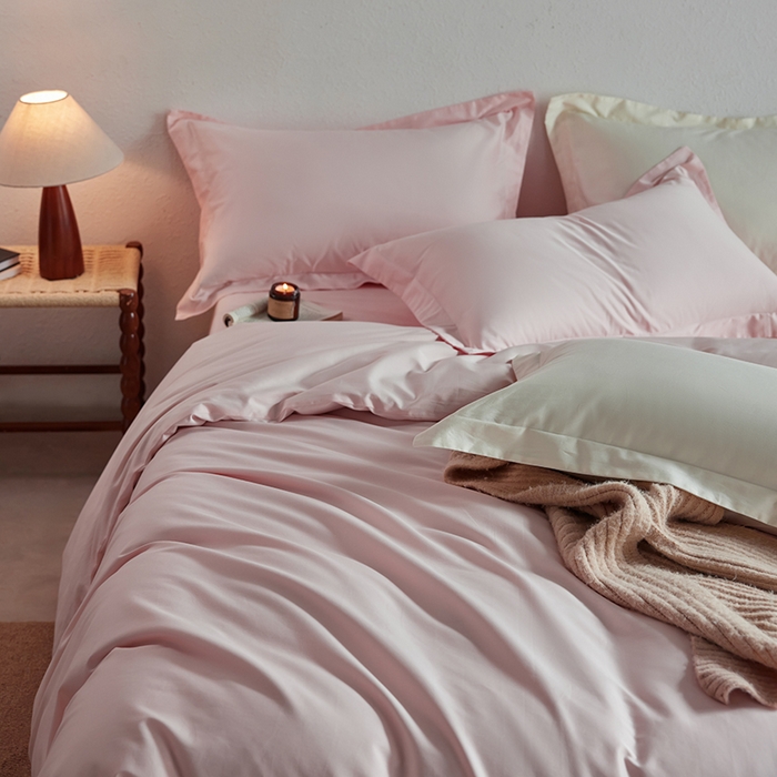 91家纺网 家纺一手货源 找家纺 轩和家居 2025新款50S贡缎长绒棉纯棉四件套 夏恋粉