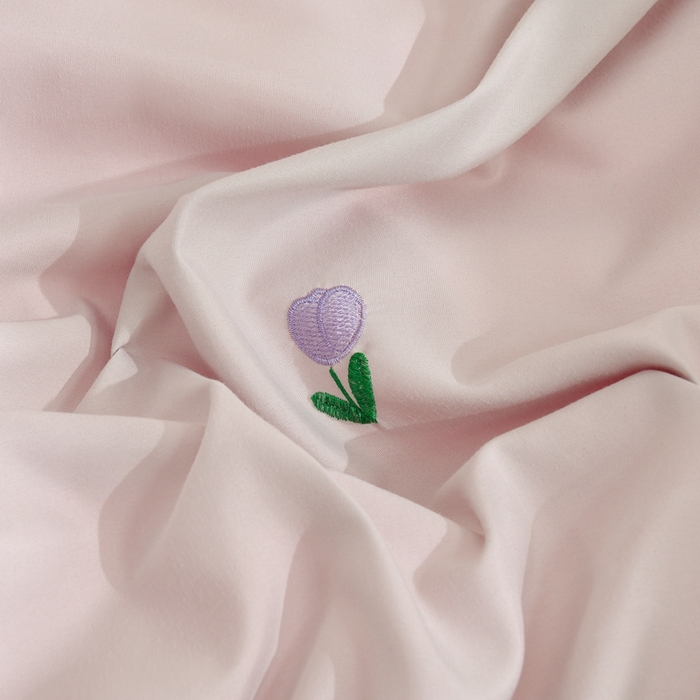 91家纺网 家纺一手货源 找家纺 推推家纺 2025新款刺绣水洗棉小清新四件套 郁金香-浅灰+浅玉