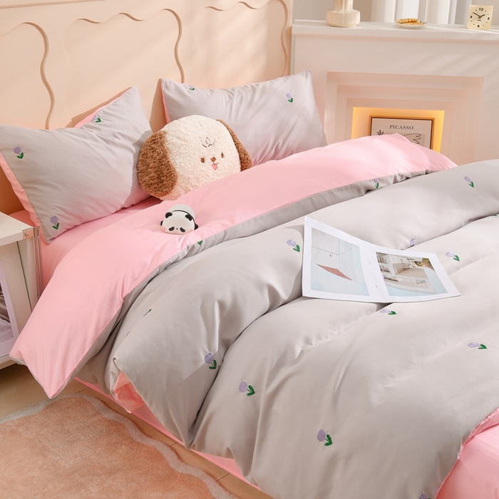 91家纺网 家纺一手货源 找家纺 推推家纺 2025新款刺绣水洗棉小清新四件套 郁金香-浅灰+浅玉