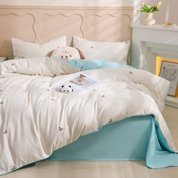 91家纺网 家纺一手货源 找家纺 推推家纺 2025新款刺绣水洗棉小清新四件套 熊头-米白+浅蓝