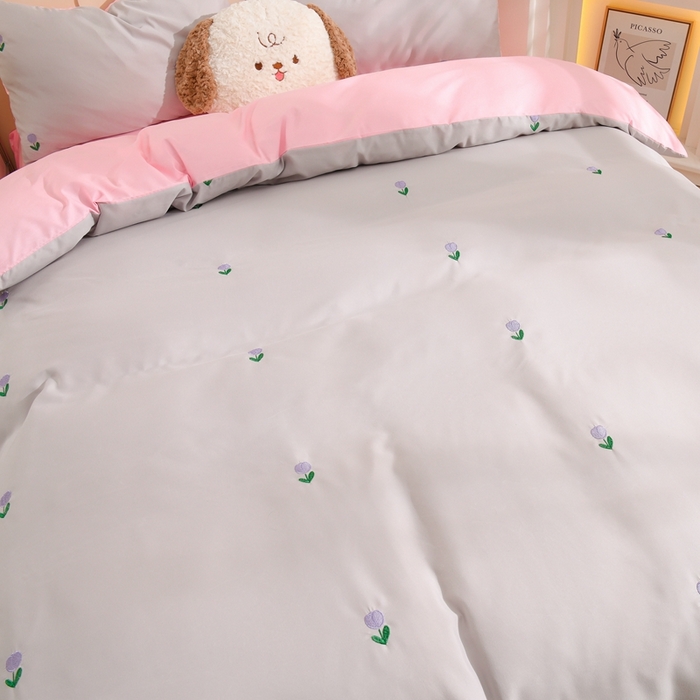 91家纺网 家纺一手货源 找家纺 推推家纺 2025新款刺绣水洗棉小清新四件套 郁金香-浅灰+浅玉