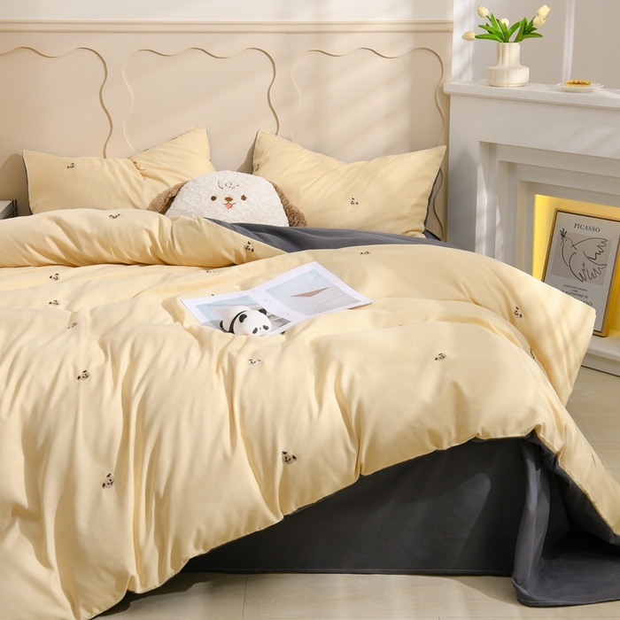 91家纺网 家纺一手货源 找家纺 推推家纺 2025新款刺绣水洗棉小清新四件套 熊头-米驼+深灰