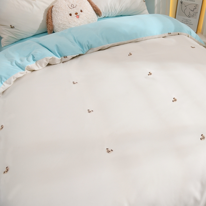 91家纺网 家纺一手货源 找家纺 推推家纺 2025新款刺绣水洗棉小清新四件套 熊头-米白+浅蓝