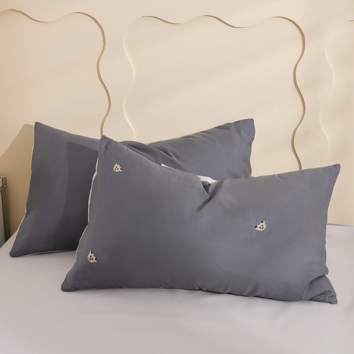 91家纺网 家纺一手货源 找家纺 推推家纺 2025新款刺绣水洗棉小清新四件套 熊头-深灰+浅灰