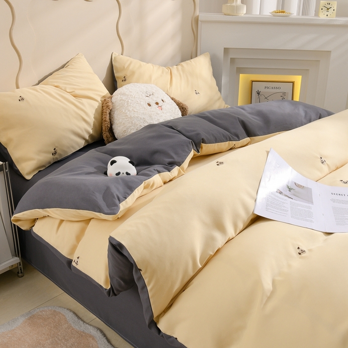 91家纺网 家纺一手货源 找家纺 推推家纺 2025新款刺绣水洗棉小清新四件套 熊头-米驼+深灰