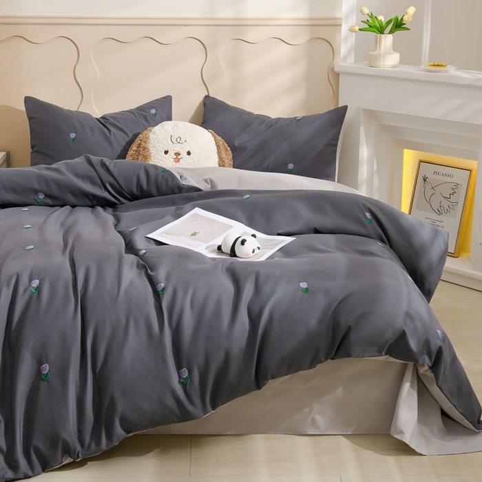 91家纺网 家纺一手货源 找家纺 推推家纺 2025新款刺绣水洗棉小清新四件套 郁金香-深灰+浅灰