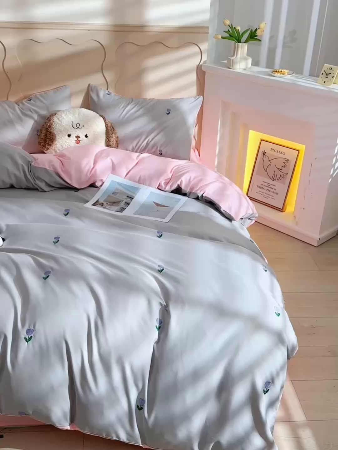 91家纺网 家纺一手货源 找家纺 推推家纺 2025新款刺绣水洗棉小清新四件套 郁金香-浅灰+浅玉