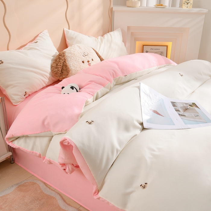 91家纺网 家纺一手货源 找家纺 推推家纺 2025新款刺绣水洗棉小清新四件套 熊头-米白+浅玉