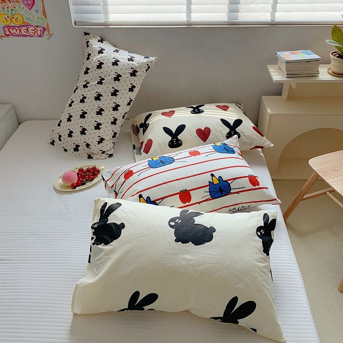 91家纺网 家纺一手货源 找家纺 柚可家居 2024新款活性印花单枕套-ins卡通系列 苹果蓝猫