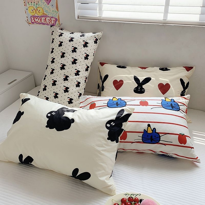 91家纺网 家纺一手货源 找家纺 柚可家居 2024新款活性印花单枕套-ins卡通系列 苹果蓝猫