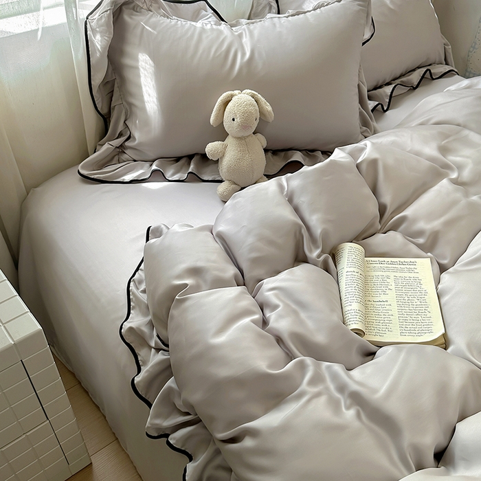 91家纺网 家纺一手货源 找家纺 爱彼家纺 2025春夏新款夏季凉感冰丝花边四件套 冰丝花边款-月影灰