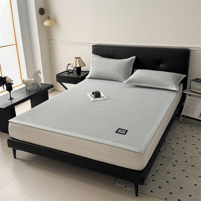 91家纺网 家纺一手货源 找家纺 耐思家纺 2025新款MIN豆豆凉席空调席系列-床席款 MIN冰豆豆-冰川灰-床席款