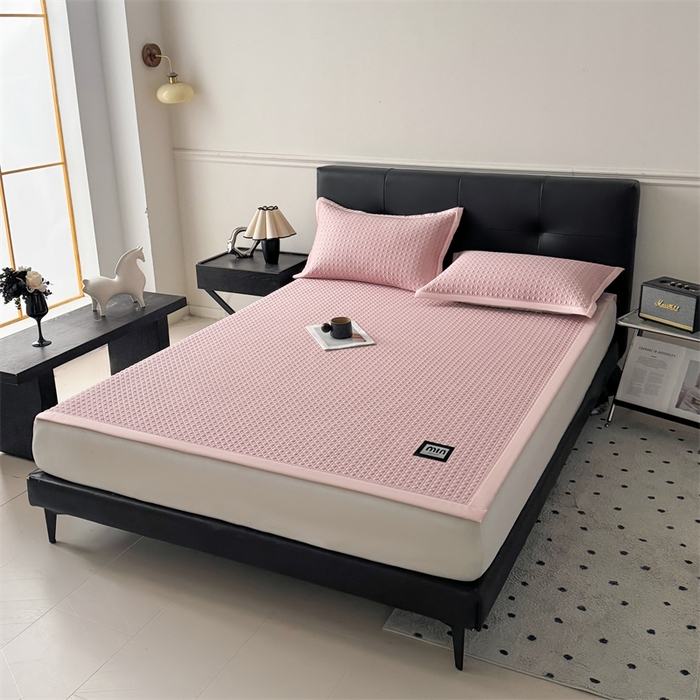 91家纺网 家纺一手货源 找家纺 耐思家纺 2025新款MIN豆豆凉席空调席系列-床席款 MIN冰豆豆-豆沙粉-床席款