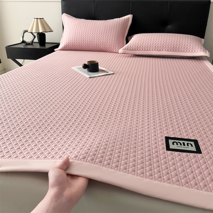 91家纺网 家纺一手货源 找家纺 耐思家纺 2025新款MIN豆豆凉席空调席系列-床席款 MIN冰豆豆-豆沙粉-床席款