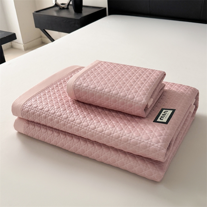 91家纺网 家纺一手货源 找家纺 耐思家纺 2025新款MIN豆豆凉席空调席系列-床席款 MIN冰豆豆-豆沙粉-床席款