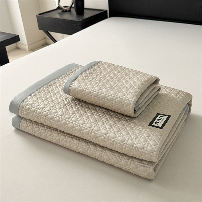 91家纺网 家纺一手货源 找家纺 耐思家纺 2025新款MIN豆豆凉席空调席系列-床席款 MIN冰豆豆-麦卡其-床席款