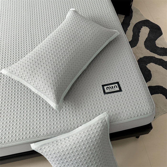 91家纺网 家纺一手货源 找家纺 耐思家纺 2025新款MIN豆豆凉席空调席系列-床笠款 MIN冰豆豆-冰川灰-床笠款