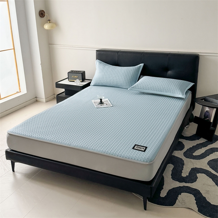 91家纺网 家纺一手货源 找家纺 耐思家纺 2025新款MIN豆豆凉席空调席系列-床笠款 MIN冰豆豆-冰晶蓝-床笠款