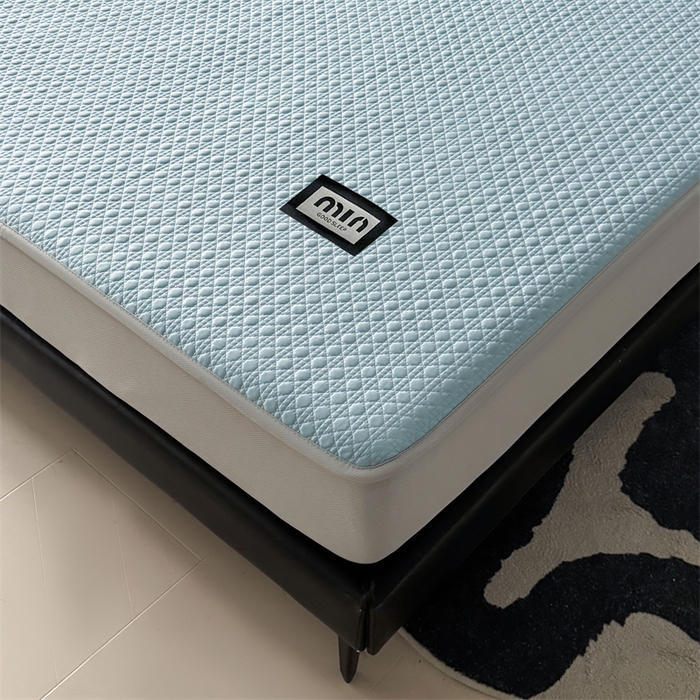 91家纺网 家纺一手货源 找家纺 耐思家纺 2025新款MIN豆豆凉席空调席系列-床笠款 MIN冰豆豆-冰晶蓝-床笠款