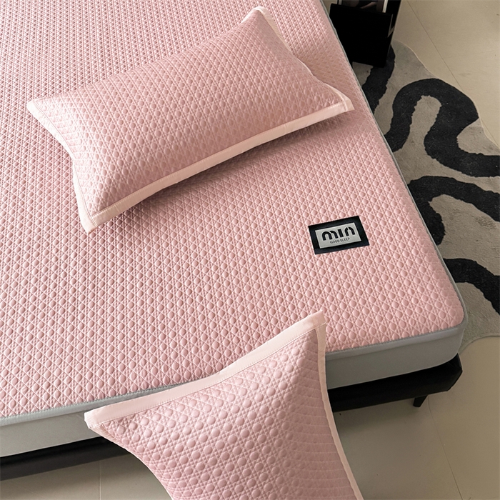91家纺网 家纺一手货源 找家纺 耐思家纺 2025新款MIN豆豆凉席空调席系列-床笠款 MIN冰豆豆-豆沙粉-床笠款