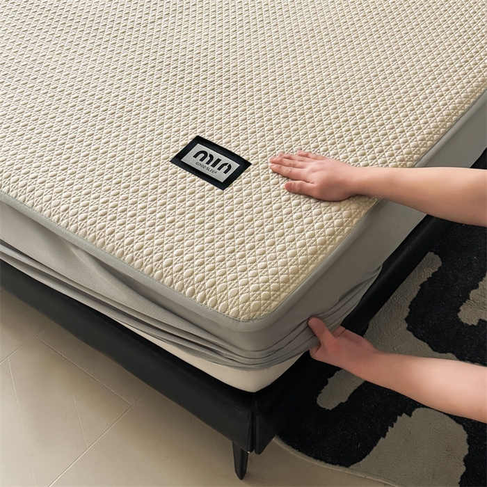 91家纺网 家纺一手货源 找家纺 耐思家纺 2025新款MIN豆豆凉席空调席系列-床笠款 MIN冰豆豆-麦卡其-床笠款