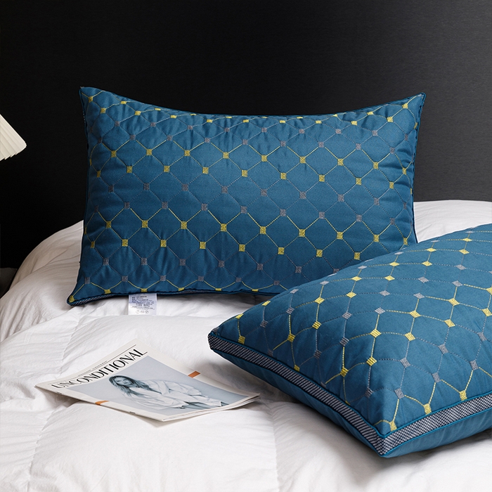 91家纺网 家纺一手货源 找家纺 雅晨枕芯 2025新款满天星透气绗绣羽丝绒枕芯枕头 满天星绗绣羽丝绒枕-蓝色 48x74低枕/只 600克