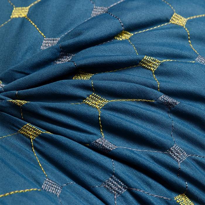 91家纺网 家纺一手货源 找家纺 雅晨枕芯 2025新款满天星透气绗绣羽丝绒枕芯枕头 满天星绗绣羽丝绒枕-蓝色 48x74低枕/只 600克