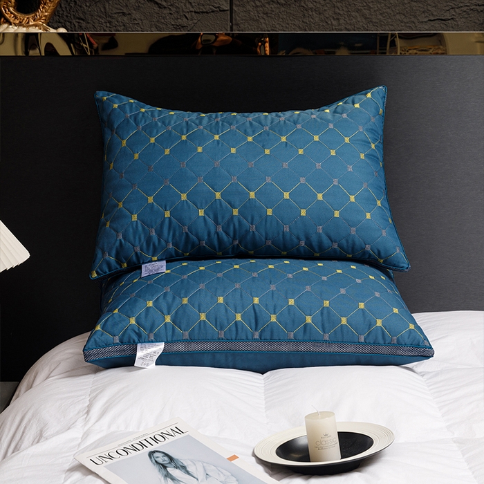 91家纺网 家纺一手货源 找家纺 雅晨枕芯 2025新款满天星透气绗绣羽丝绒枕芯枕头 满天星绗绣羽丝绒枕-蓝色 48x74中枕/只 700克