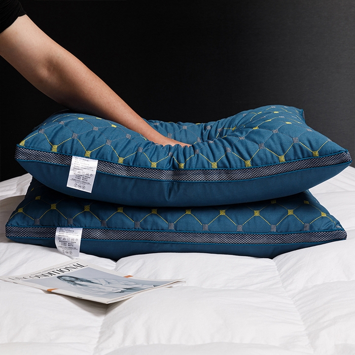 91家纺网 家纺一手货源 找家纺 雅晨枕芯 2025新款满天星透气绗绣羽丝绒枕芯枕头 满天星绗绣羽丝绒枕-蓝色 48x74高枕/只 800克