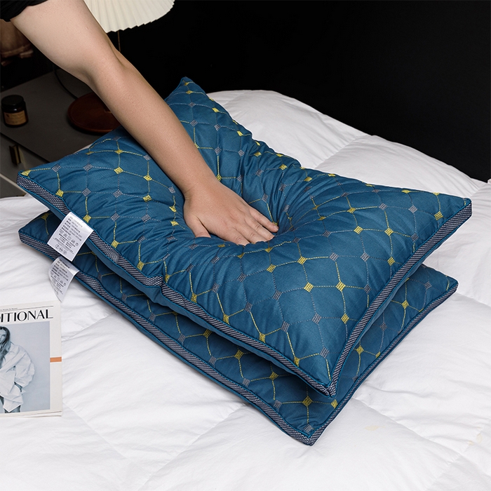 91家纺网 家纺一手货源 找家纺 雅晨枕芯 2025新款满天星透气绗绣羽丝绒枕芯枕头 满天星绗绣羽丝绒枕-蓝色 48x74高枕/只 800克