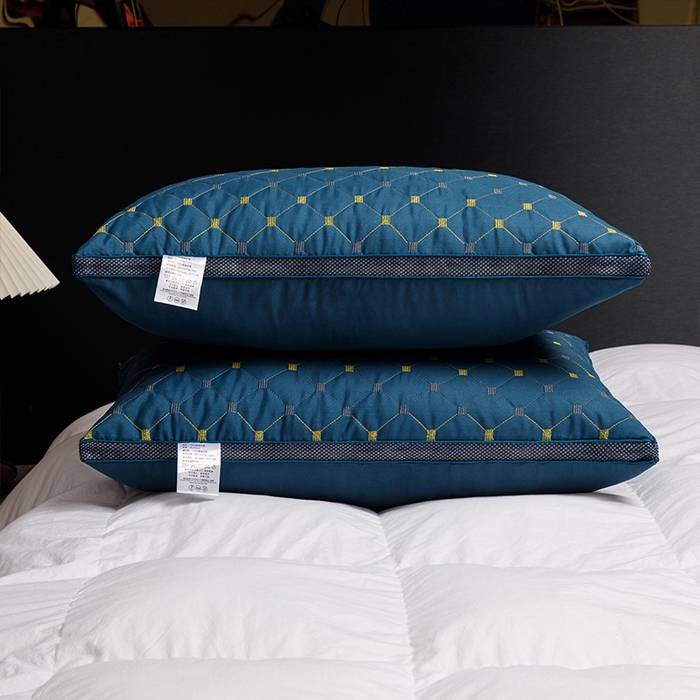 91家纺网 家纺一手货源 找家纺 雅晨枕芯 2025新款满天星透气绗绣羽丝绒枕芯枕头 满天星绗绣羽丝绒枕-蓝色 48x74高枕/只 800克