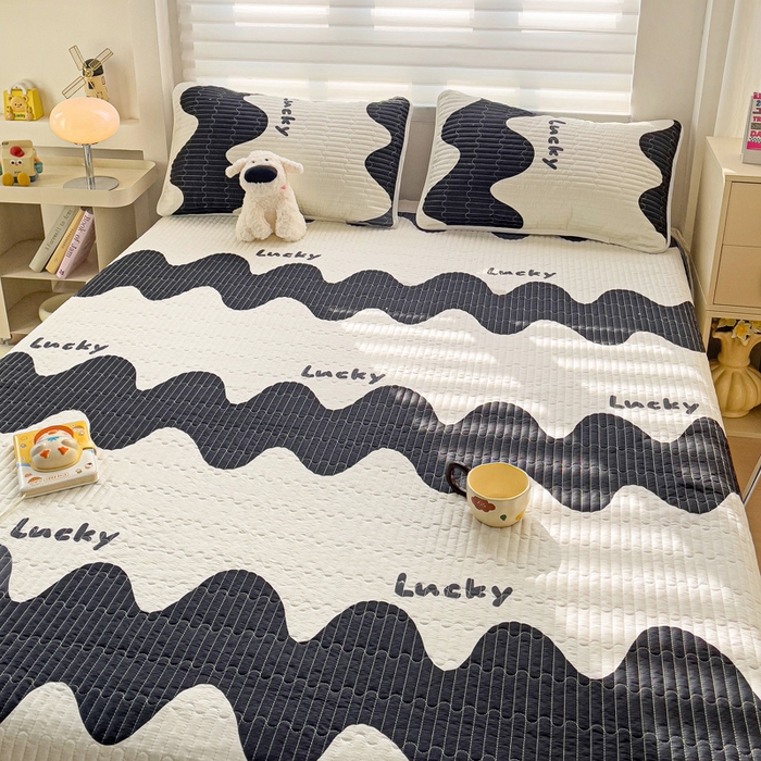 91家纺网 家纺一手货源 找家纺 （总）金鑫汇家纺 2025新款全棉绗缝夹棉印花床盖