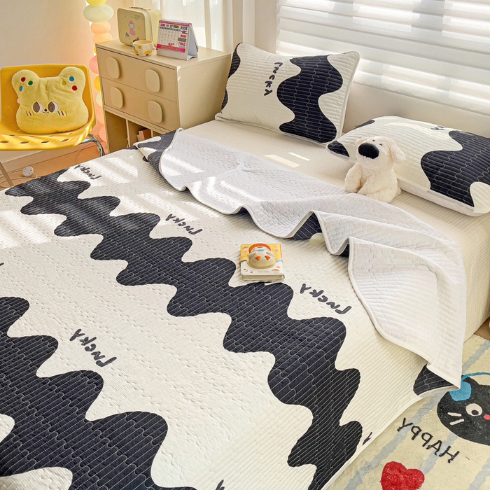 金鑫汇家纺 2025新款全棉绗缝夹棉印花床盖 波浪世界