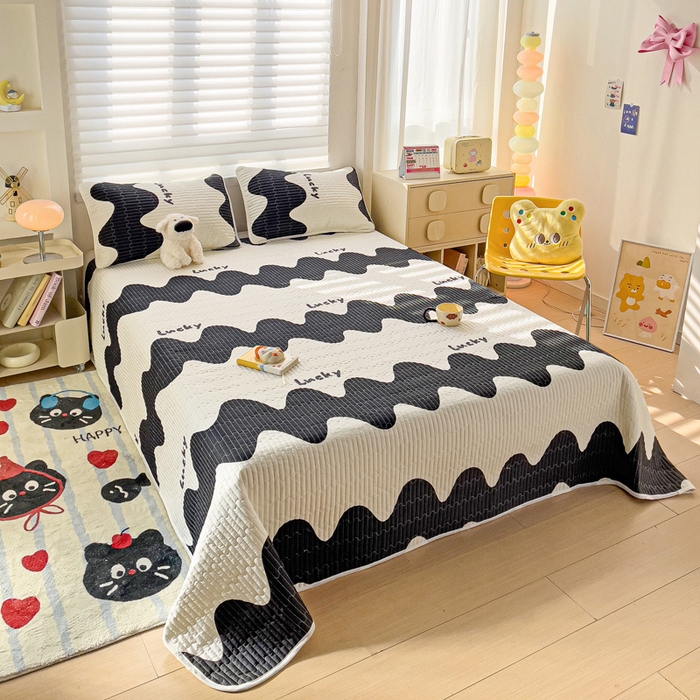 91家纺网 家纺一手货源 找家纺 金鑫汇家纺 2025新款全棉绗缝夹棉印花床盖 波浪世界