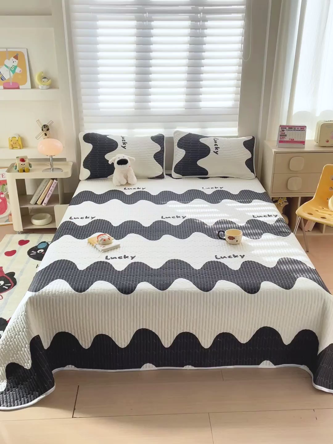 91家纺网 家纺一手货源 找家纺 金鑫汇家纺 2025新款全棉绗缝夹棉印花床盖 波浪世界