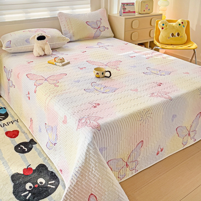 91家纺网 家纺一手货源 找家纺 金鑫汇家纺 2025新款全棉绗缝夹棉印花床盖 彩蝶飞舞