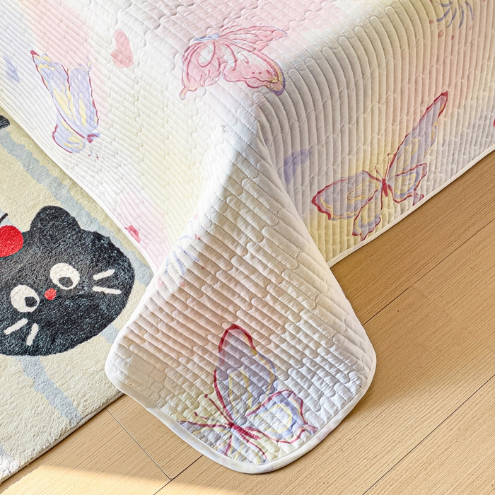 91家纺网 家纺一手货源 找家纺 金鑫汇家纺 2025新款全棉绗缝夹棉印花床盖 彩蝶飞舞