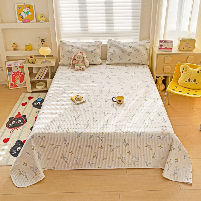 91家纺网 家纺一手货源 找家纺 金鑫汇家纺 2025新款全棉绗缝夹棉印花床盖 花丛兔