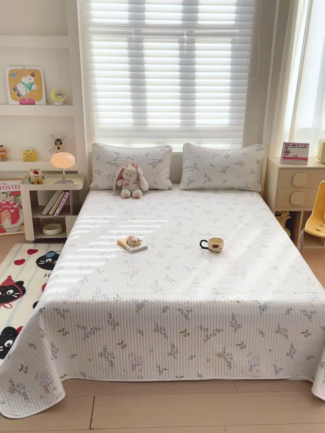 91家纺网 家纺一手货源 找家纺 金鑫汇家纺 2025新款全棉绗缝夹棉印花床盖 花丛兔